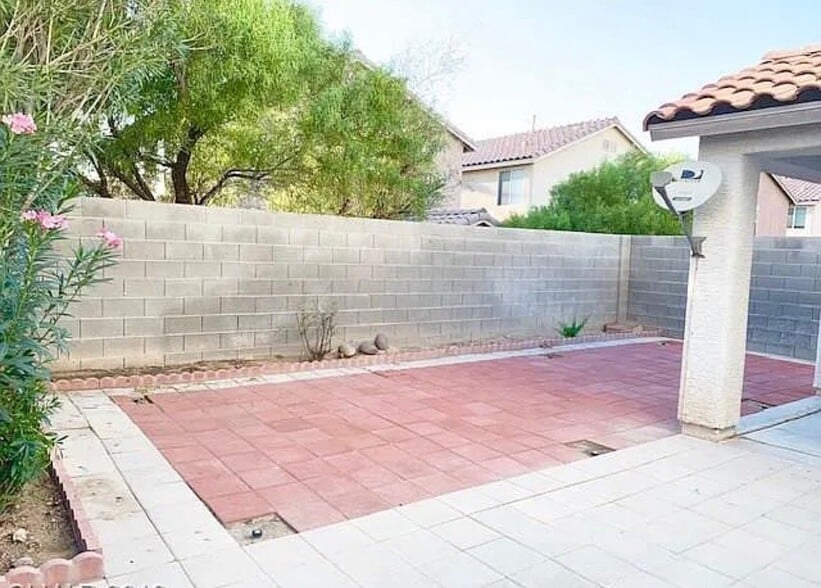 Building Photo - 9521 Grand Fir Ct