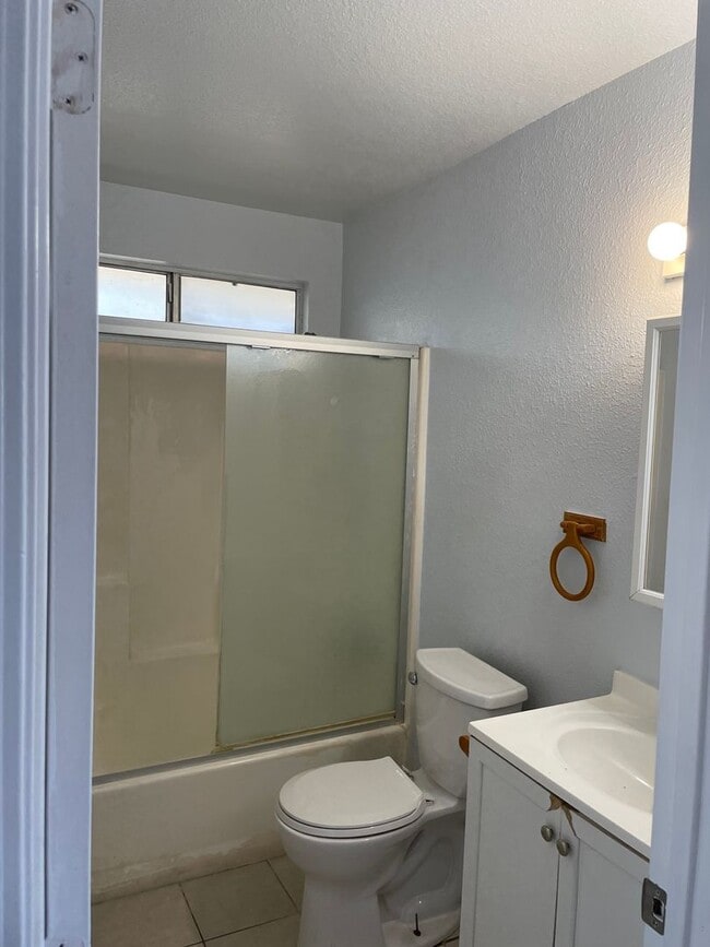 Building Photo - Move-In Ready 4 Bedroom Home!