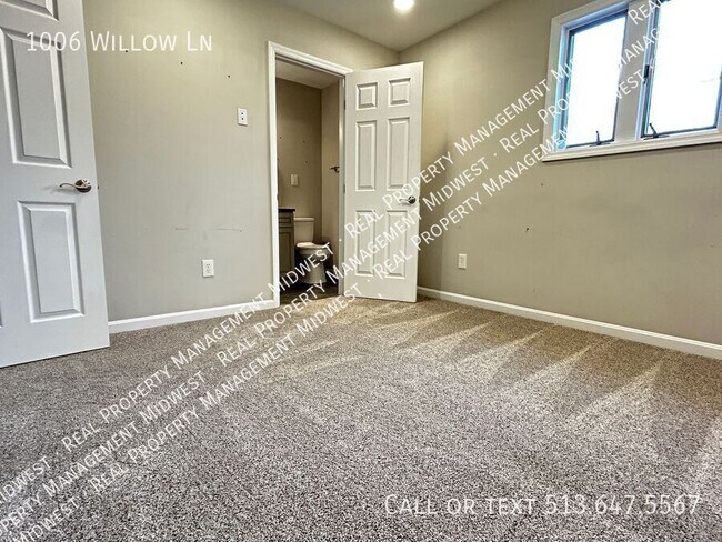 Building Photo - 1006 Willow Ln