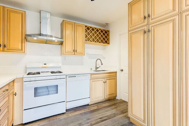 Building Photo - 288 S Coronado St