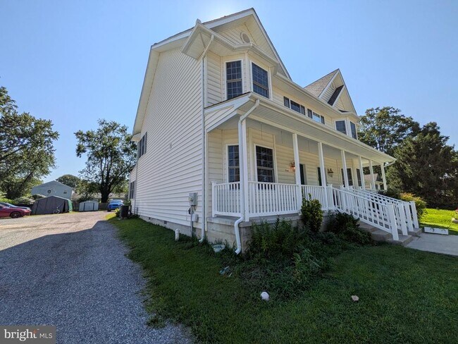 Building Photo - 310 Del Rhodes Ave
