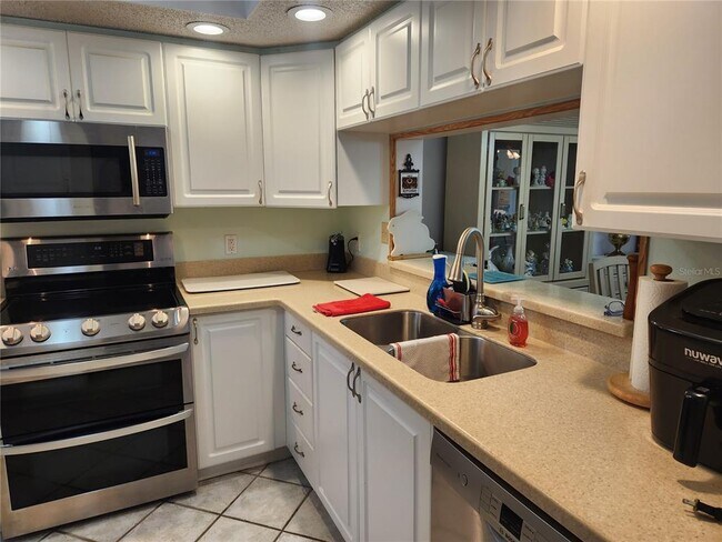 Building Photo - 6505 Stone River Rd