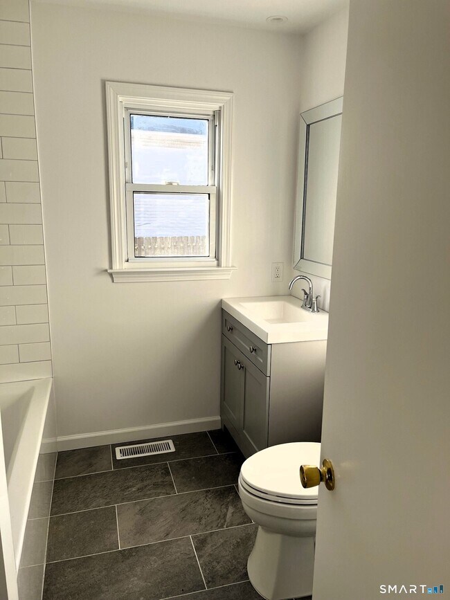 Building Photo - 98 Wooster St