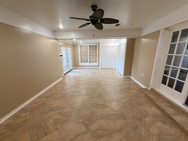 Building Photo - 1017 Westbury Dr