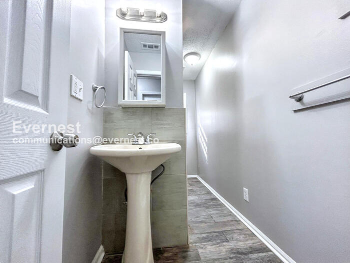 Building Photo - 1214 Calhoun Ave