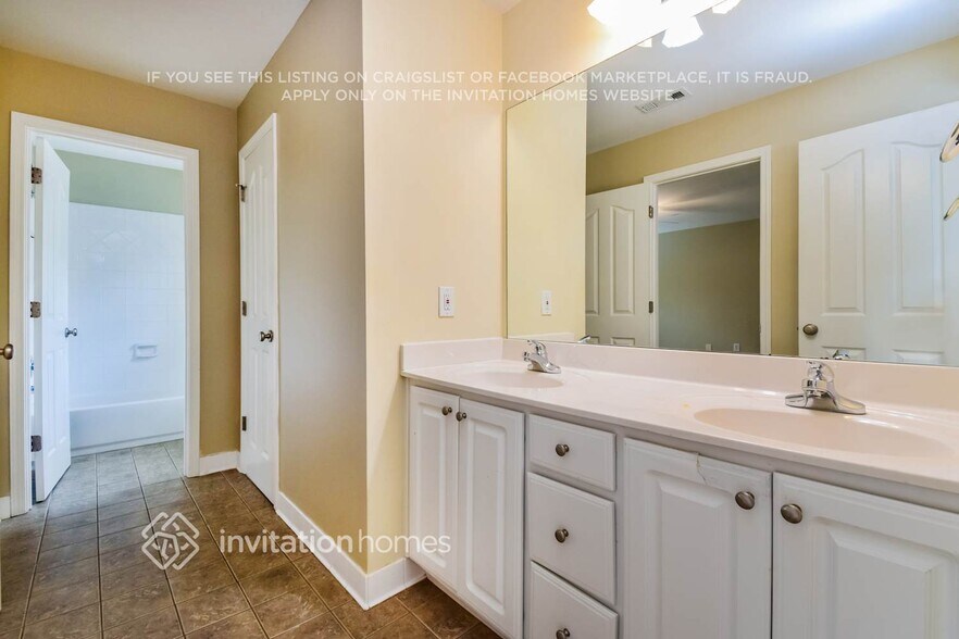 Building Photo - 660 Brittany Manor Ln
