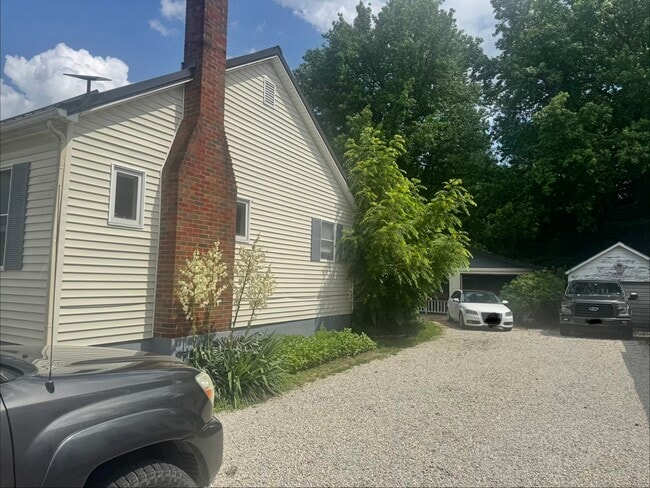 Building Photo - 122 E Dillon St