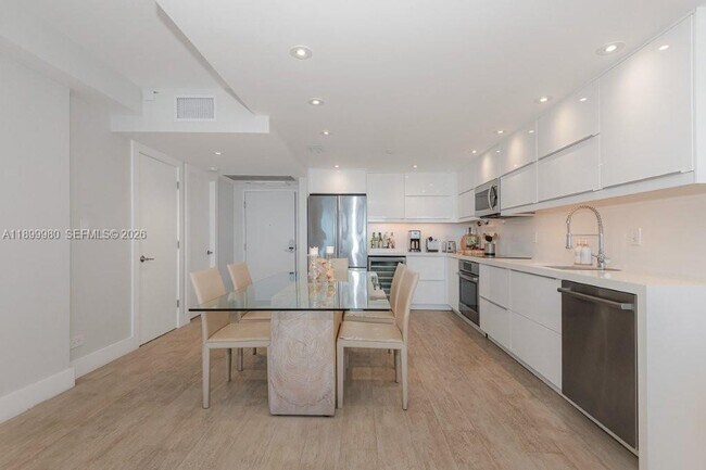 Building Photo - 2301 Collins Ave