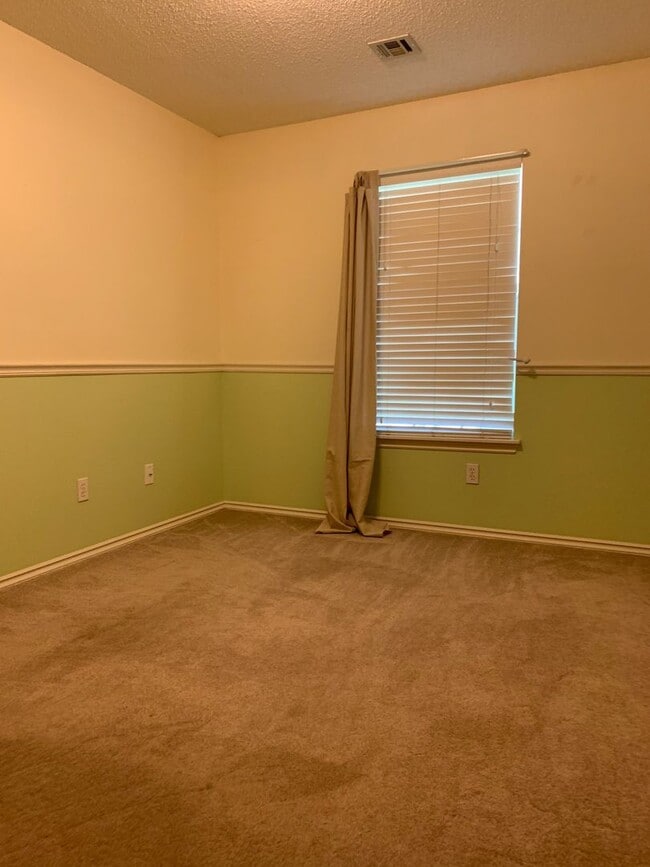 Building Photo - 1612 Crescent Street