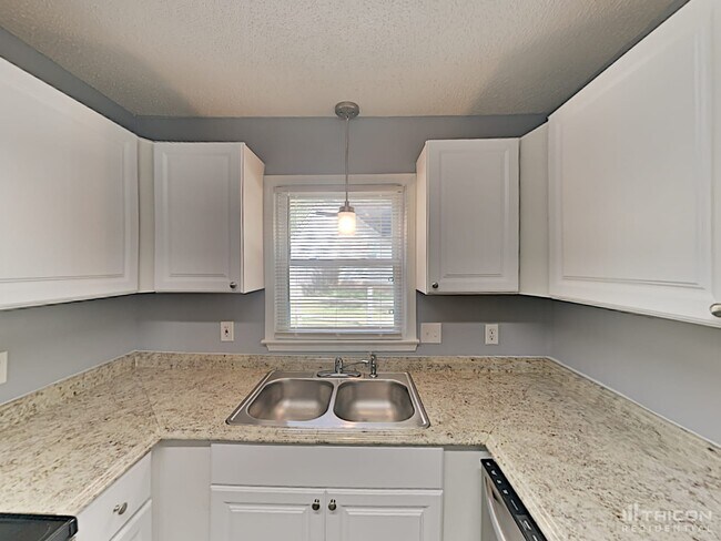 Building Photo - 133 Riverwalk Ct