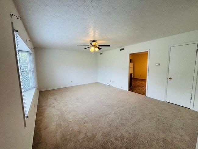 Building Photo - 435 Wakeman Ct NE