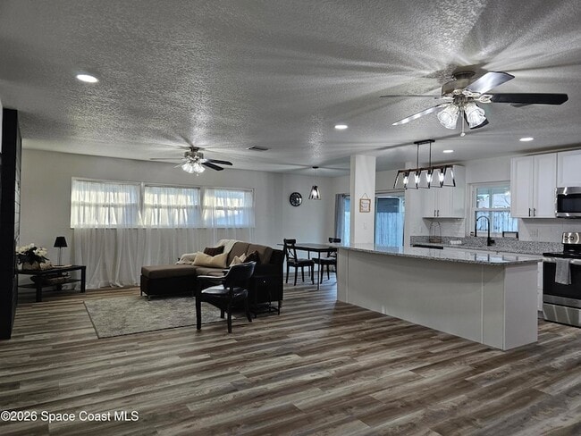 Building Photo - 872 Sadnet Cir NE