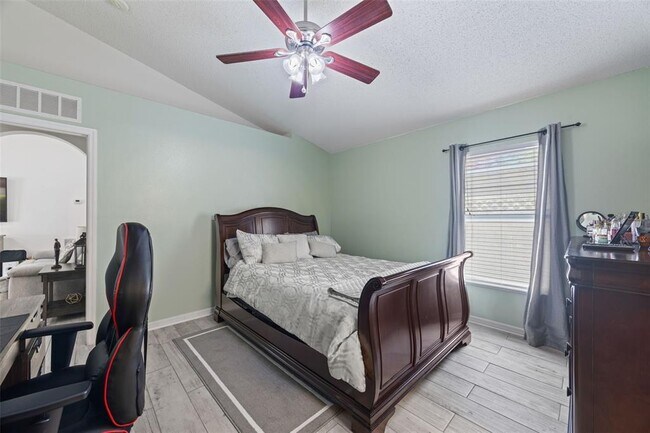 Building Photo - 1012 Brenton Leaf Dr