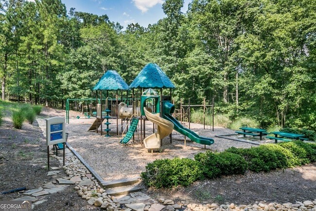 Building Photo - 1111 Surrey Ln