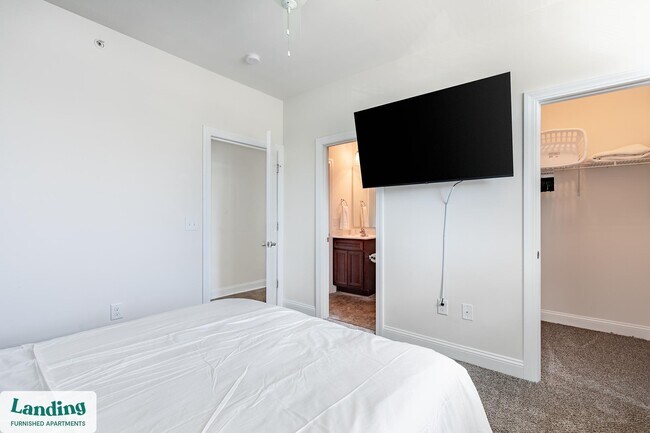 Building Photo - 2118 Silvercrest Dr