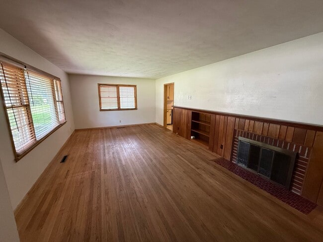 Building Photo - 3 Bedroom House Close to Ross-Ade and Mackey---WAIVED APPLICATION FEES!