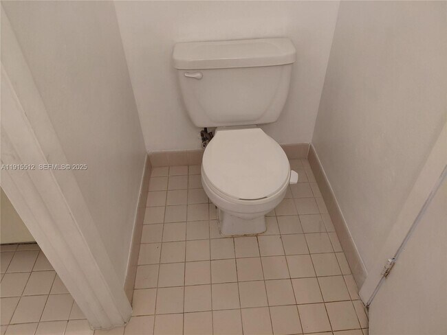 Building Photo - 999 Hamilton Dr