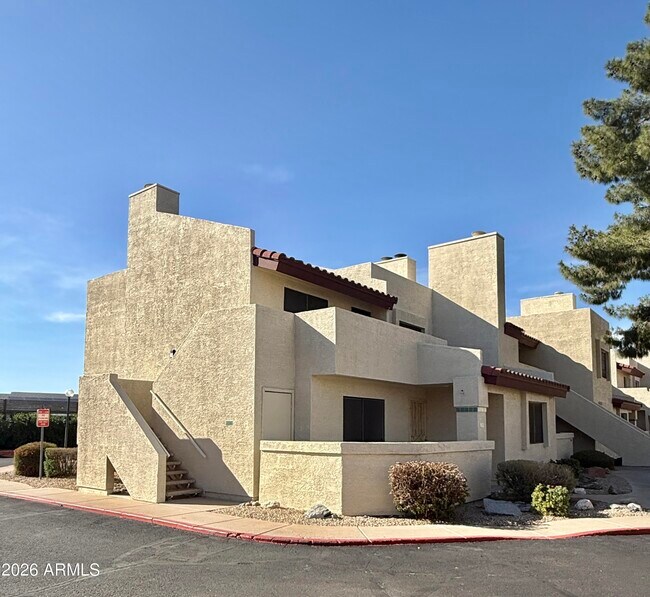 Building Photo - 2020 W Union Hills Dr