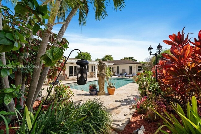 Building Photo - 10740 SW 74th Ct