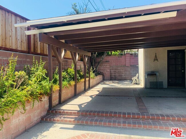 Building Photo - 3007 Jolley Dr
