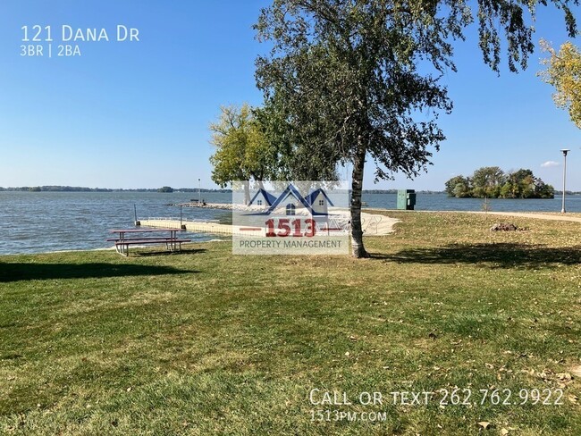 Building Photo - 121 Dana Dr
