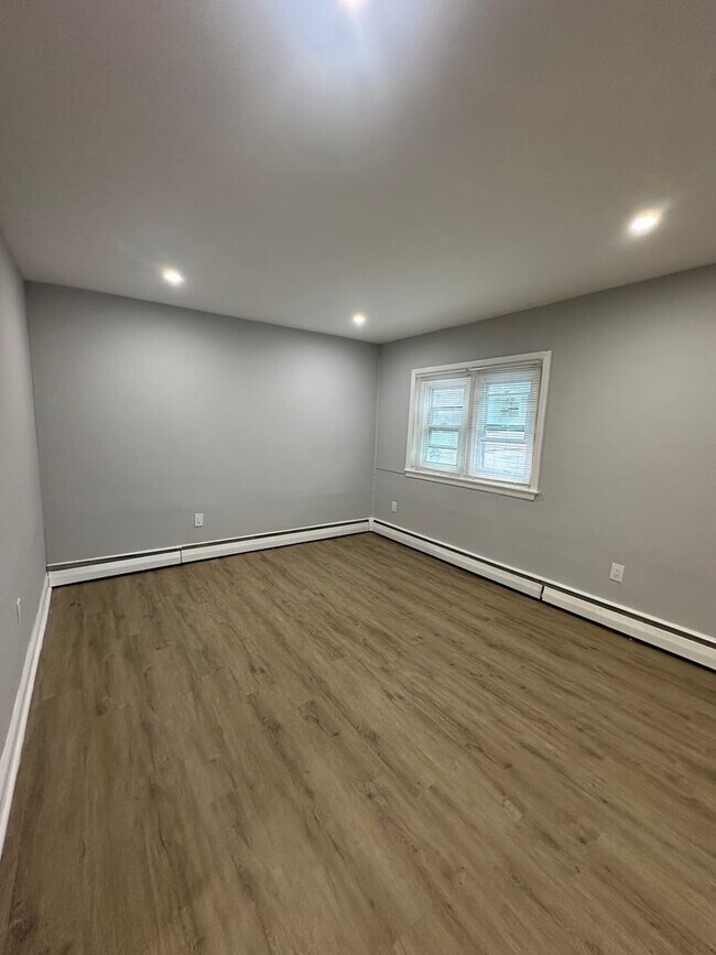 Building Photo - 1604 E Macdade Blvd