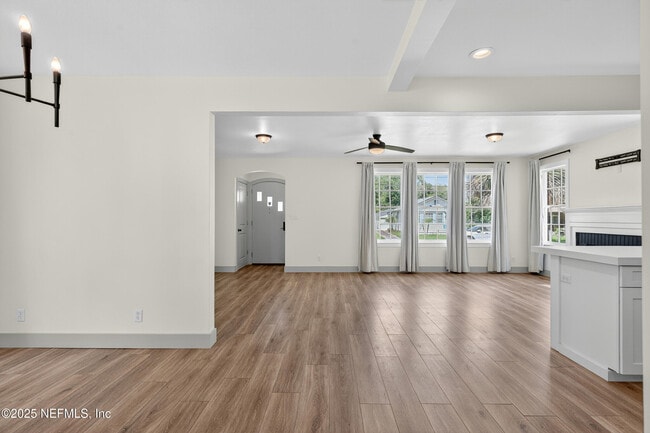 Building Photo - 1519 Belmonte Ave