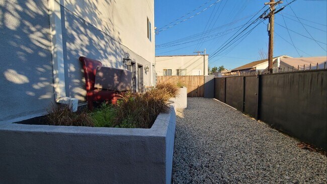 Building Photo - 32(839)