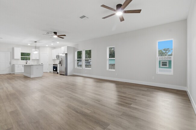 Building Photo - 2205 E 148th Ave