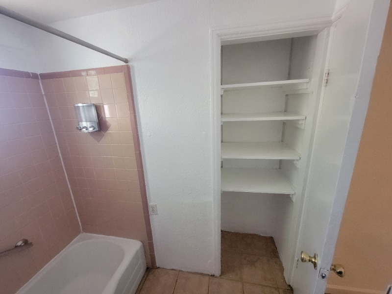 Building Photo - 2860 N Alvernon Way