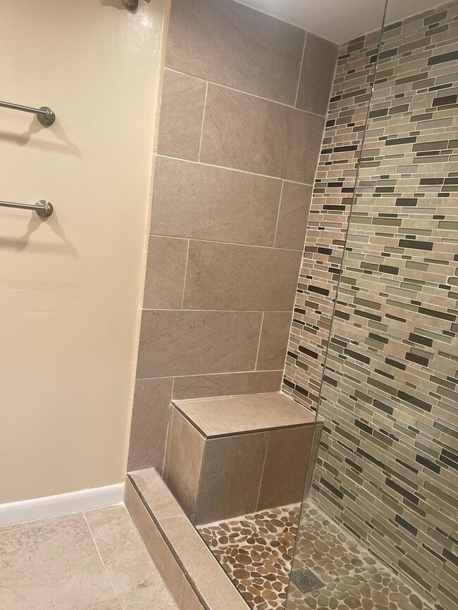 Building Photo - 6521 Racquet Club Dr