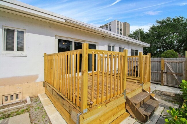 Building Photo - 110 N C St