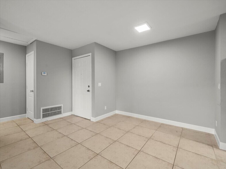 Building Photo - 230 Thorntree Pl
