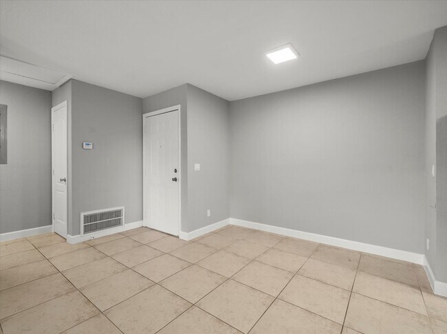 Building Photo - 230 Thorntree Pl