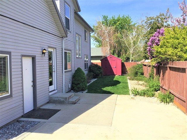 Building Photo - 11060 W Halstead Ct