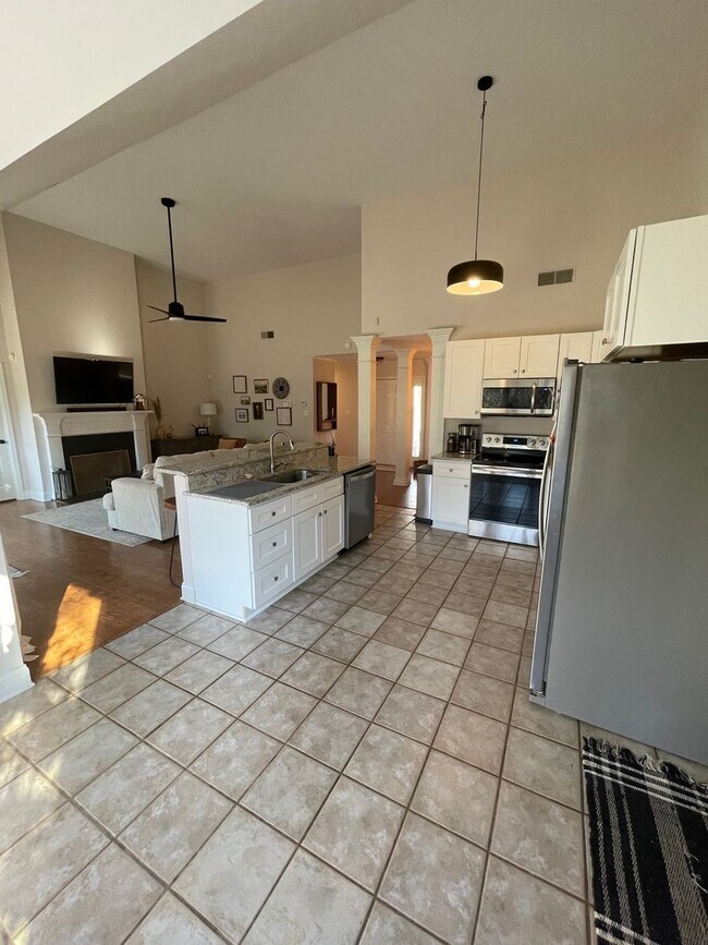 Building Photo - Eastside Three Bedroom Available for Rent July 2026