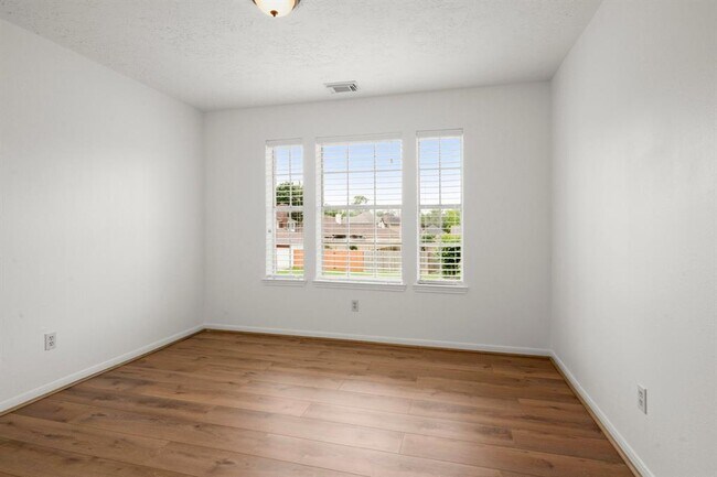 Building Photo - 10206 Jockey Club Dr