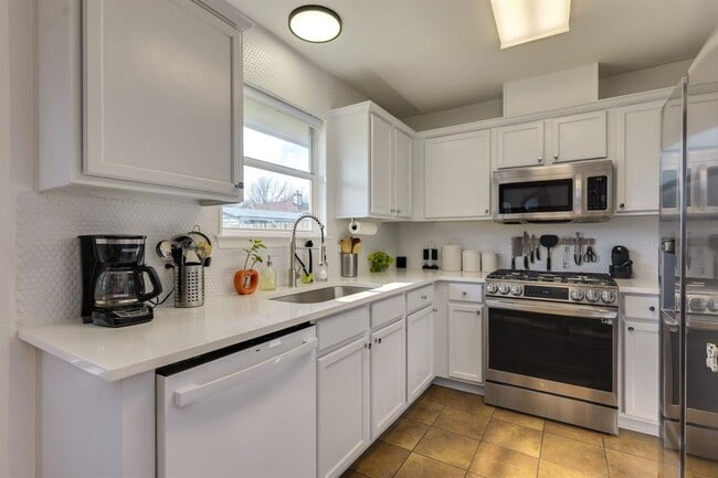 Building Photo - 507 Clear Spring Ln