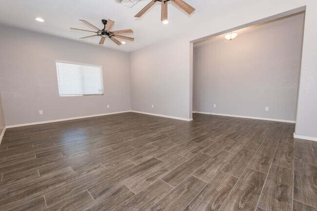 Building Photo - Beautiful 2-Story Home, 5 Bedroom, 3 Full ...