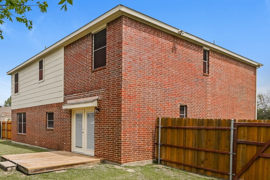 Building Photo - 2001 Purdue Dr