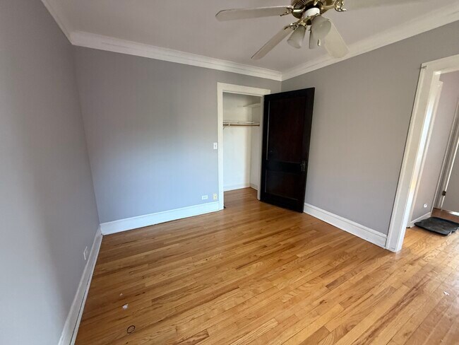 Building Photo - 1333 W Carmen Ave