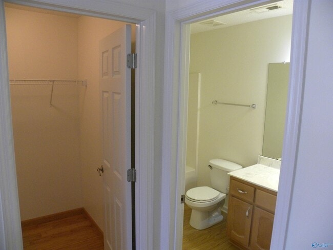 Building Photo - 409 Jasmine Dr