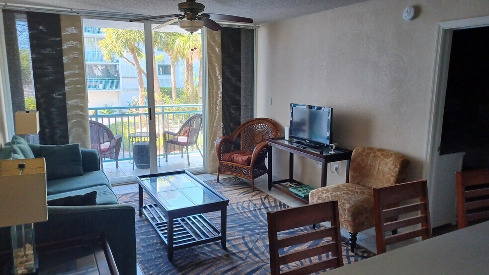 Building Photo - 3655 Seaside Dr