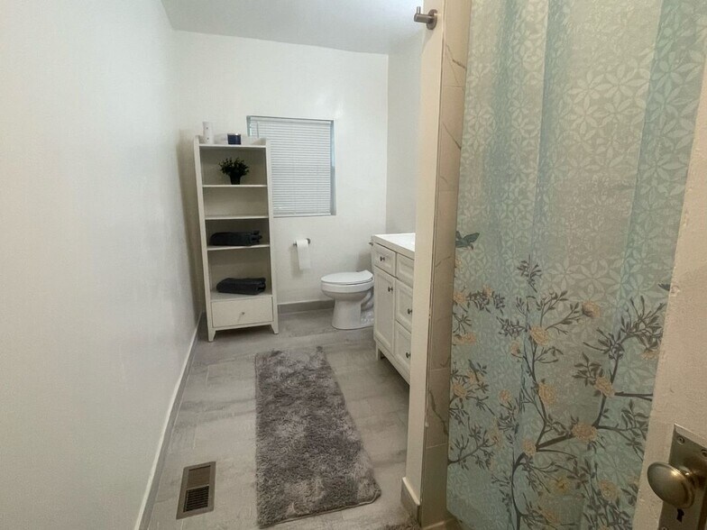 Building Photo - 9611 3rd View St