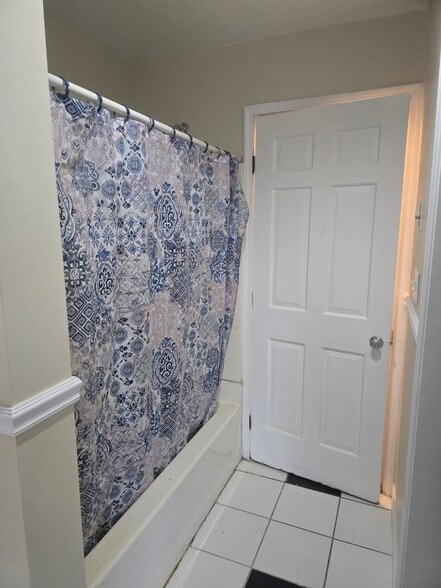 Building Photo - 521 W Greenleaf St