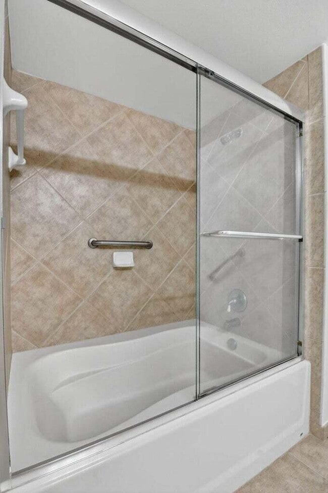 Building Photo - 625 Casa Loma Blvd