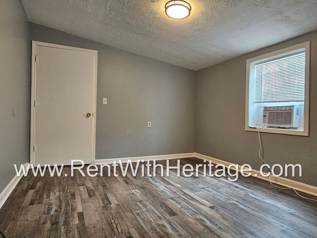 Building Photo - WOW! GREAT 1 BEDROOM / 1 BATH APARTMENT ON...