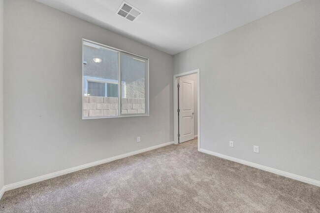 Building Photo - Gated community Located within the Valley Vista Master Plan. 4 Bed 3 Bath features and Open and i...
