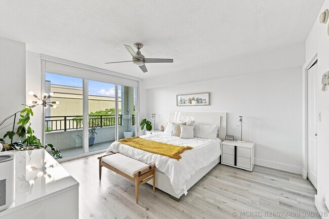 Building Photo - 610 W Las Olas Blvd