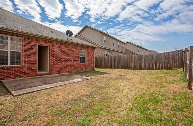 Building Photo - 4902 SW Fieldstone Blvd